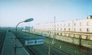 :Вид с переходного моста на вокзал и станцию Бологое